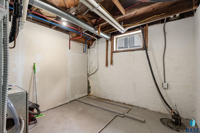 823 W 22nd St Street, Sioux Falls, SD 57105