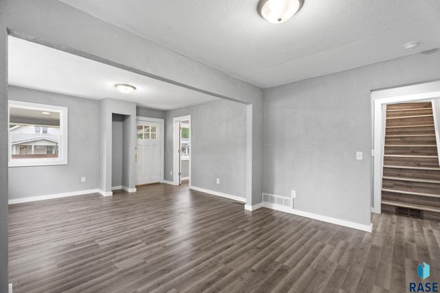 823 W 22nd St Street, Sioux Falls, SD 57105