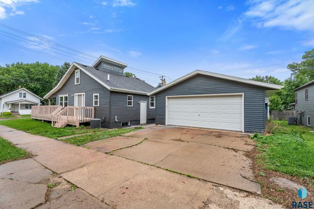 823 W 22nd St Street, Sioux Falls, SD 57105