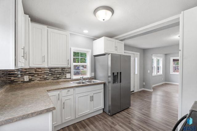 823 W 22nd St Street, Sioux Falls, SD 57105