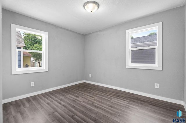 823 W 22nd St Street, Sioux Falls, SD 57105
