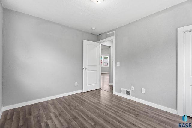 823 W 22nd St Street, Sioux Falls, SD 57105