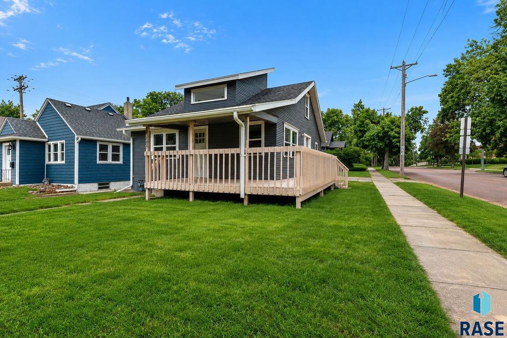 823 W 22nd St Street, Sioux Falls, SD 57105