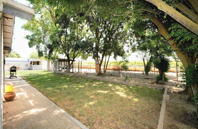 1261 E Adams Avenue, Fresno, CA 93725