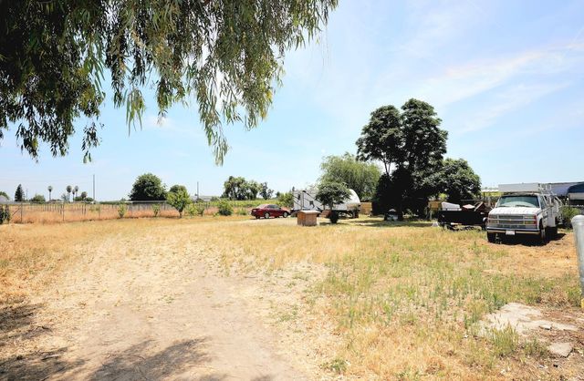 1261 E Adams Avenue, Fresno, CA 93725
