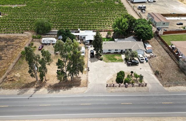 1261 E Adams Avenue, Fresno, CA 93725