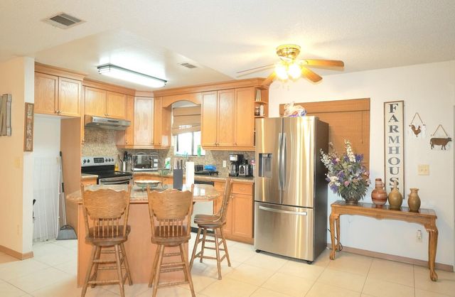 1261 E Adams Avenue, Fresno, CA 93725