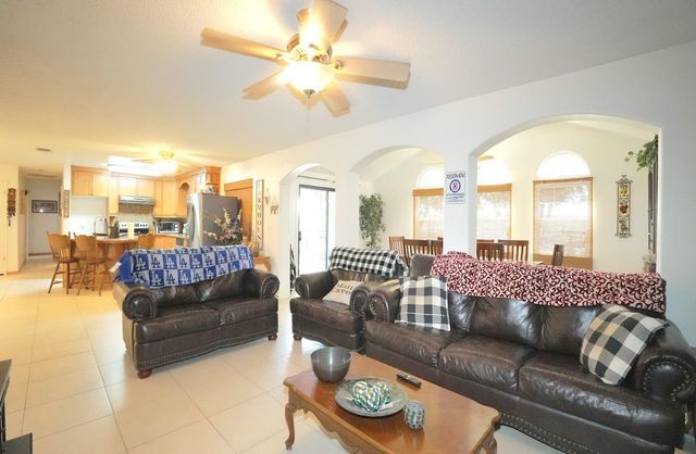 1261 E Adams Avenue, Fresno, CA 93725