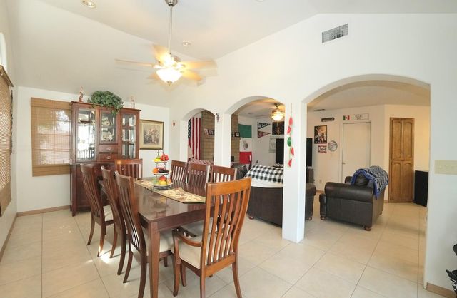 1261 E Adams Avenue, Fresno, CA 93725