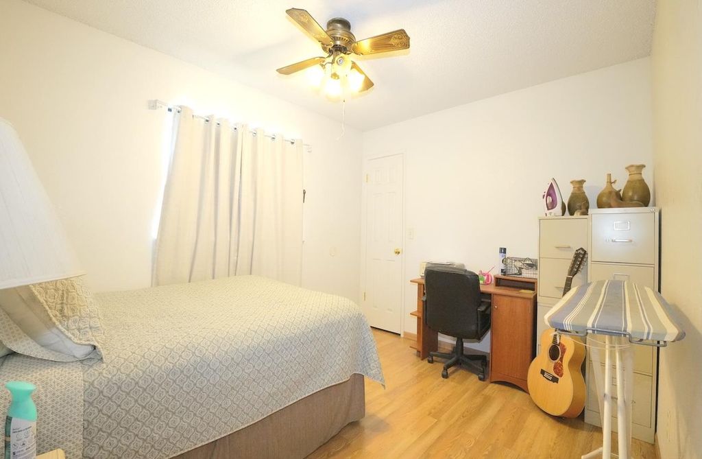 Image 14 of property listing at 1261 E Adams Avenue, Fresno, CA 93725