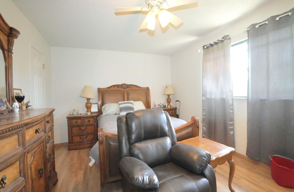 Image 15 of property listing at 1261 E Adams Avenue, Fresno, CA 93725
