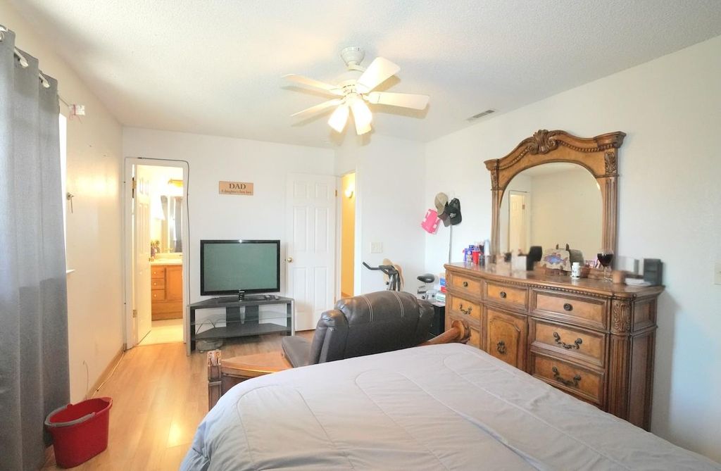 Image 16 of property listing at 1261 E Adams Avenue, Fresno, CA 93725