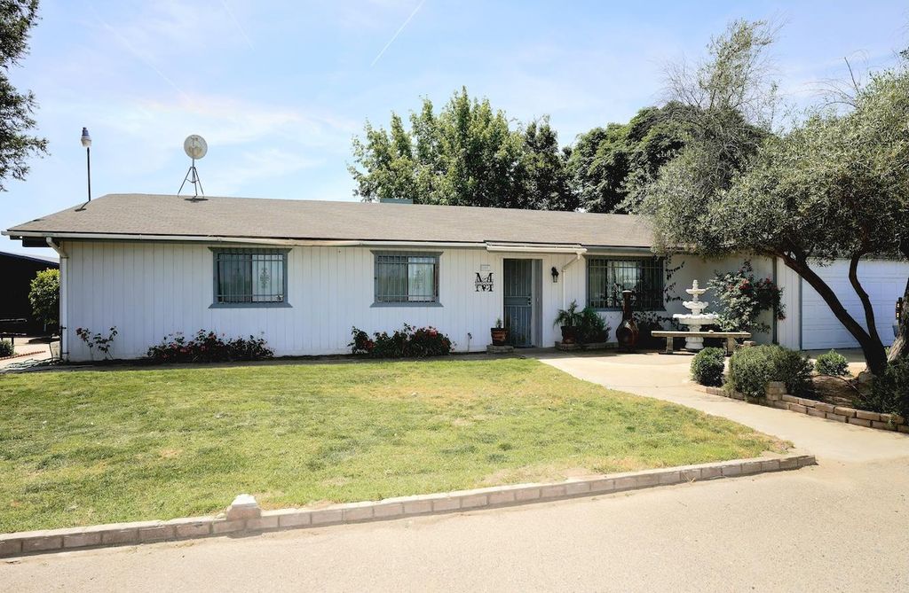 Image 2 of property listing at 1261 E Adams Avenue, Fresno, CA 93725