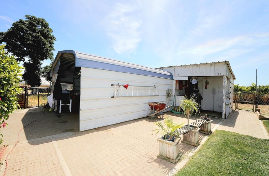 Image 23 of property listing at 1261 E Adams Avenue, Fresno, CA 93725