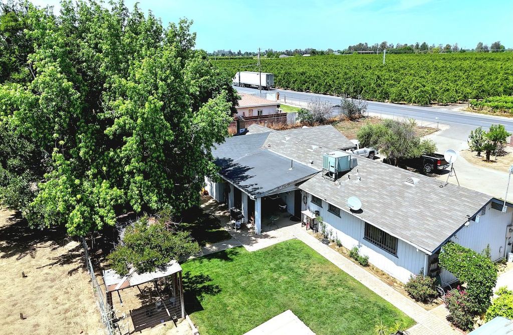 Image 25 of property listing at 1261 E Adams Avenue, Fresno, CA 93725