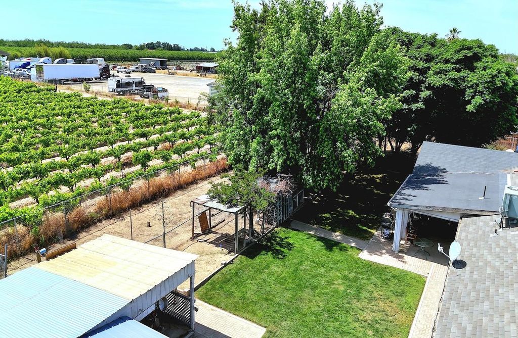 Image 26 of property listing at 1261 E Adams Avenue, Fresno, CA 93725