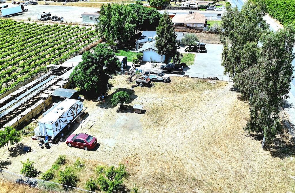Image 29 of property listing at 1261 E Adams Avenue, Fresno, CA 93725