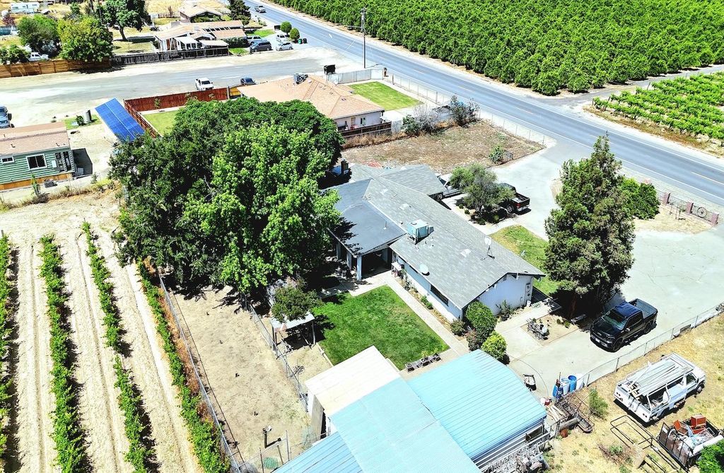 Image 31 of property listing at 1261 E Adams Avenue, Fresno, CA 93725