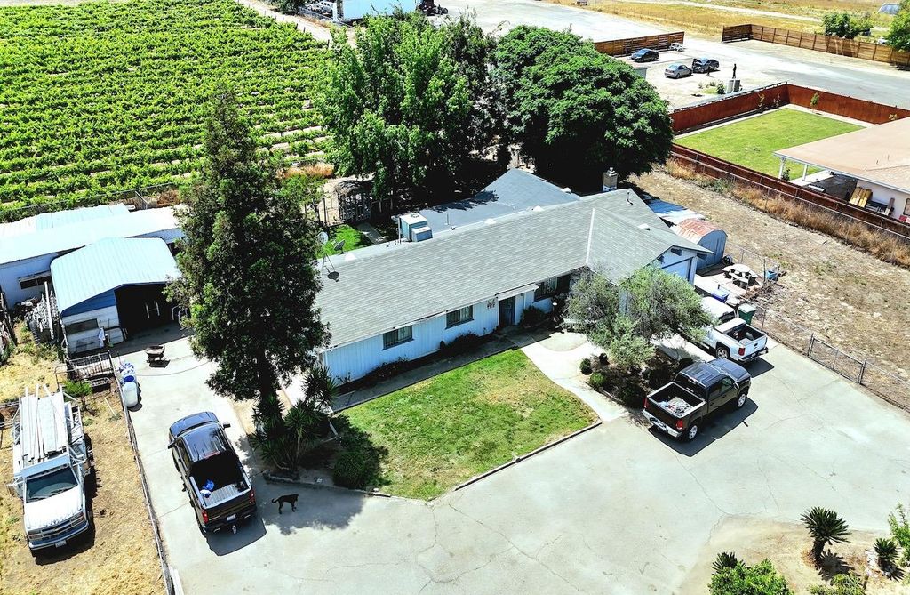 Image 32 of property listing at 1261 E Adams Avenue, Fresno, CA 93725