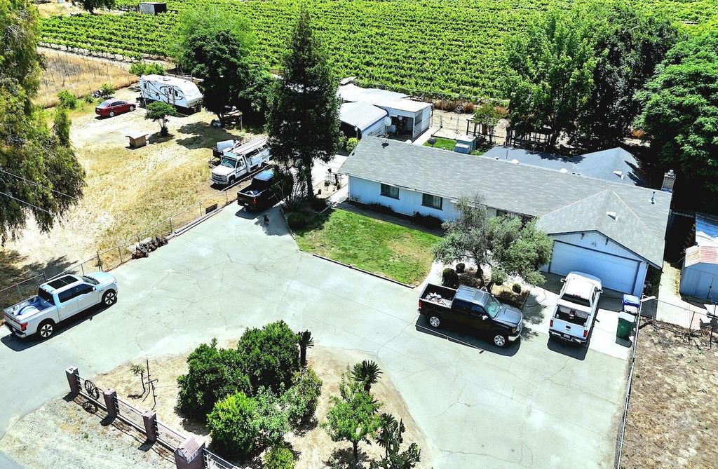 Image 33 of property listing at 1261 E Adams Avenue, Fresno, CA 93725