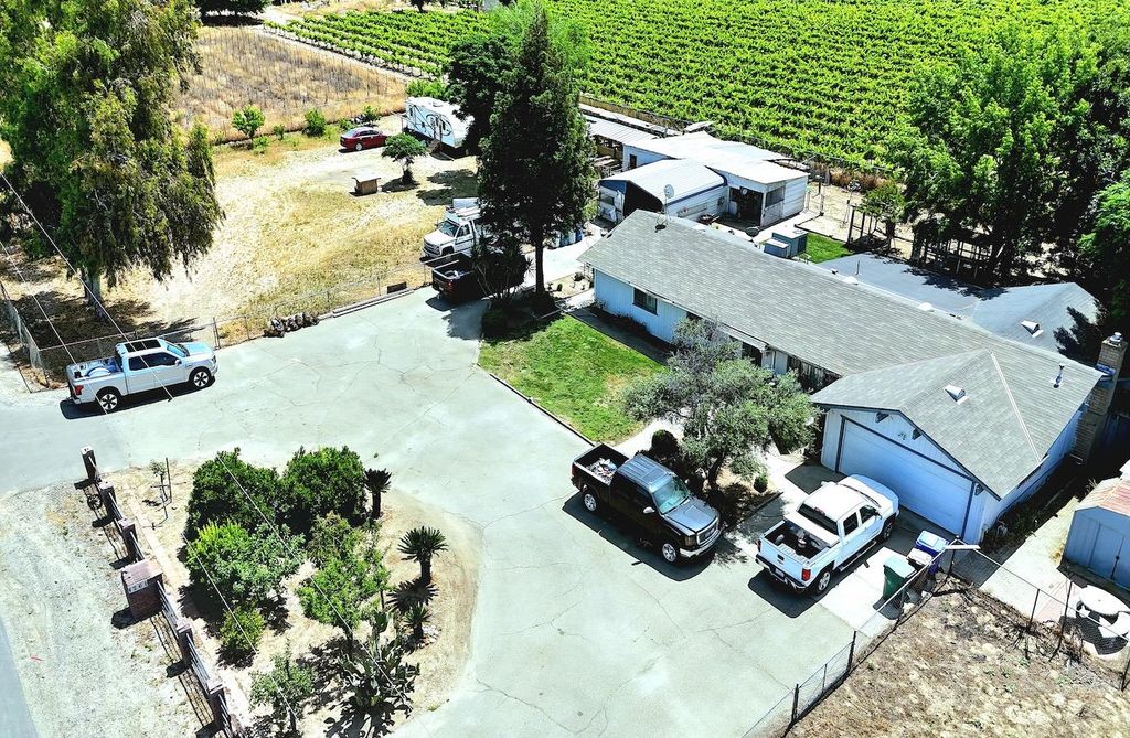 Image 34 of property listing at 1261 E Adams Avenue, Fresno, CA 93725