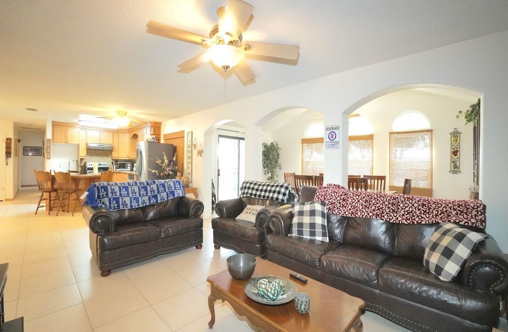 Image 7 of property listing at 1261 E Adams Avenue, Fresno, CA 93725