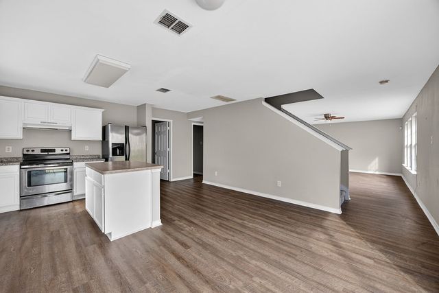 332 Bob White Drive, Red Oak, TX 75154