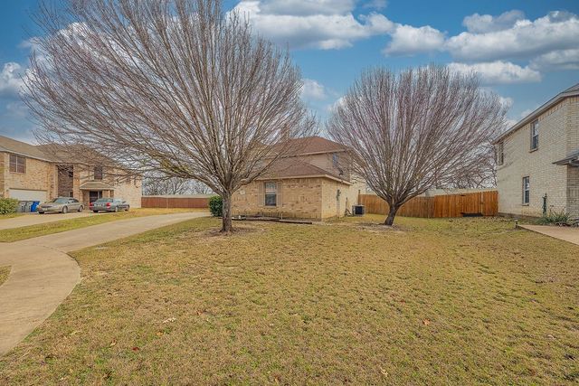 332 Bob White Drive, Red Oak, TX 75154