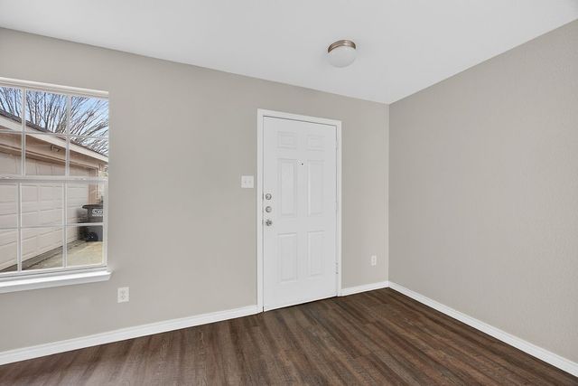 332 Bob White Drive, Red Oak, TX 75154