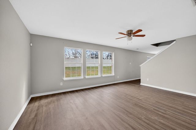 332 Bob White Drive, Red Oak, TX 75154