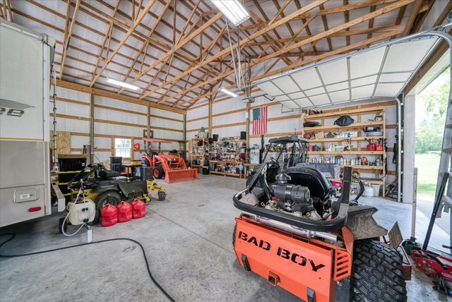 125 Clarence Lee Rd, Lancing, TN 37770