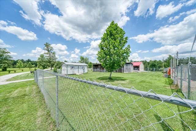 125 Clarence Lee Rd, Lancing, TN 37770