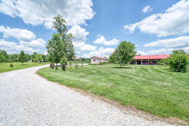 125 Clarence Lee Rd, Lancing, TN 37770