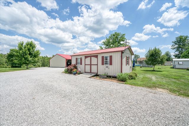 125 Clarence Lee Rd, Lancing, TN 37770