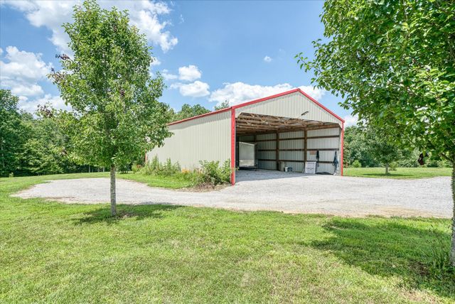 125 Clarence Lee Rd, Lancing, TN 37770