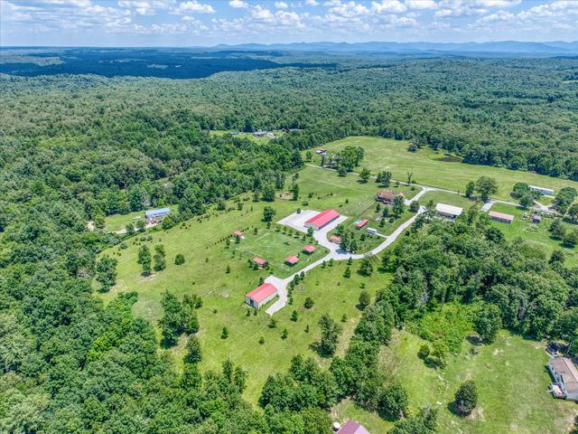 125 Clarence Lee Rd, Lancing, TN 37770