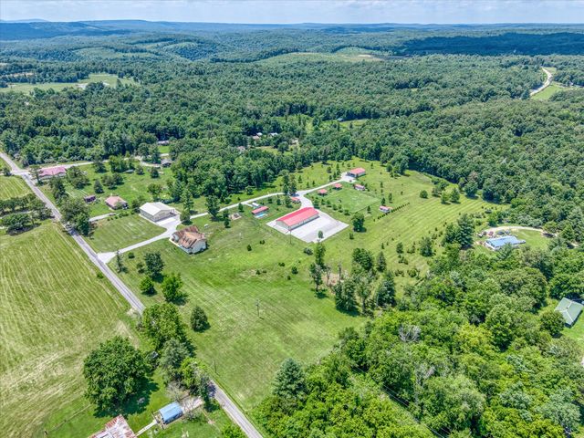 125 Clarence Lee Rd, Lancing, TN 37770