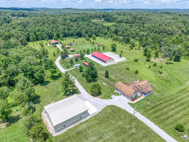 125 Clarence Lee Rd, Lancing, TN 37770