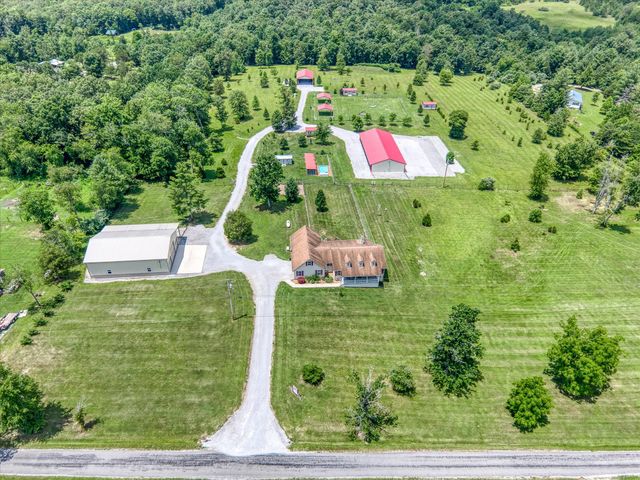 125 Clarence Lee Rd, Lancing, TN 37770