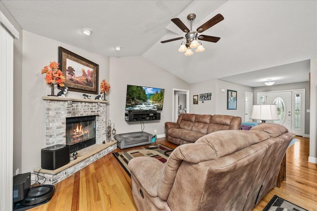 125 Clarence Lee Rd, Lancing, TN 37770