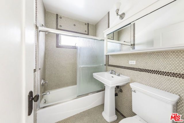1111 Laveta Terrace, Los Angeles, CA 90026