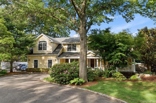 316 S Woods Road, Woodbury, NY 11797