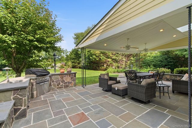 316 S Woods Road, Woodbury, NY 11797