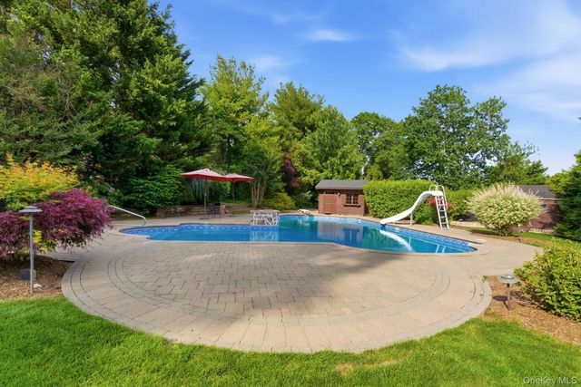 316 S Woods Road, Woodbury, NY 11797