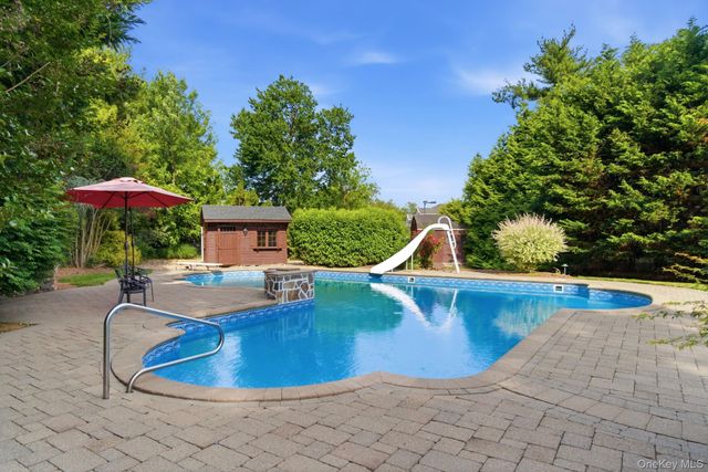 316 S Woods Road, Woodbury, NY 11797