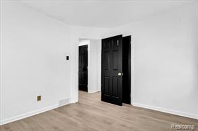 19703 Mansfield Street, Detroit, MI 48235