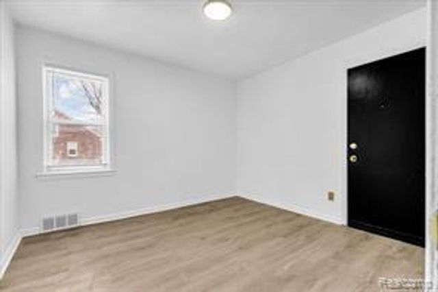 19703 Mansfield Street, Detroit, MI 48235