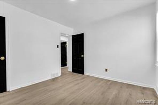 19703 Mansfield Street, Detroit, MI 48235