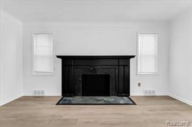19703 Mansfield Street, Detroit, MI 48235