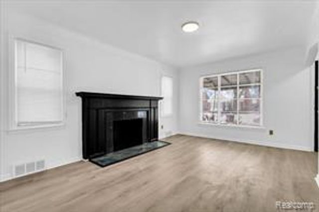 19703 Mansfield Street, Detroit, MI 48235